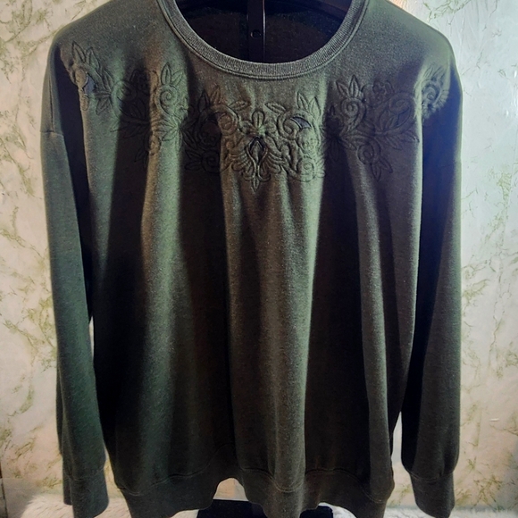 TORRID Floral/Skull Embroidered Design Crewneck Sweatshirt - Picture 1 of 13